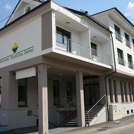 Hrib-Loski Potok Hotel Oskar מראה חיצוני תמונה