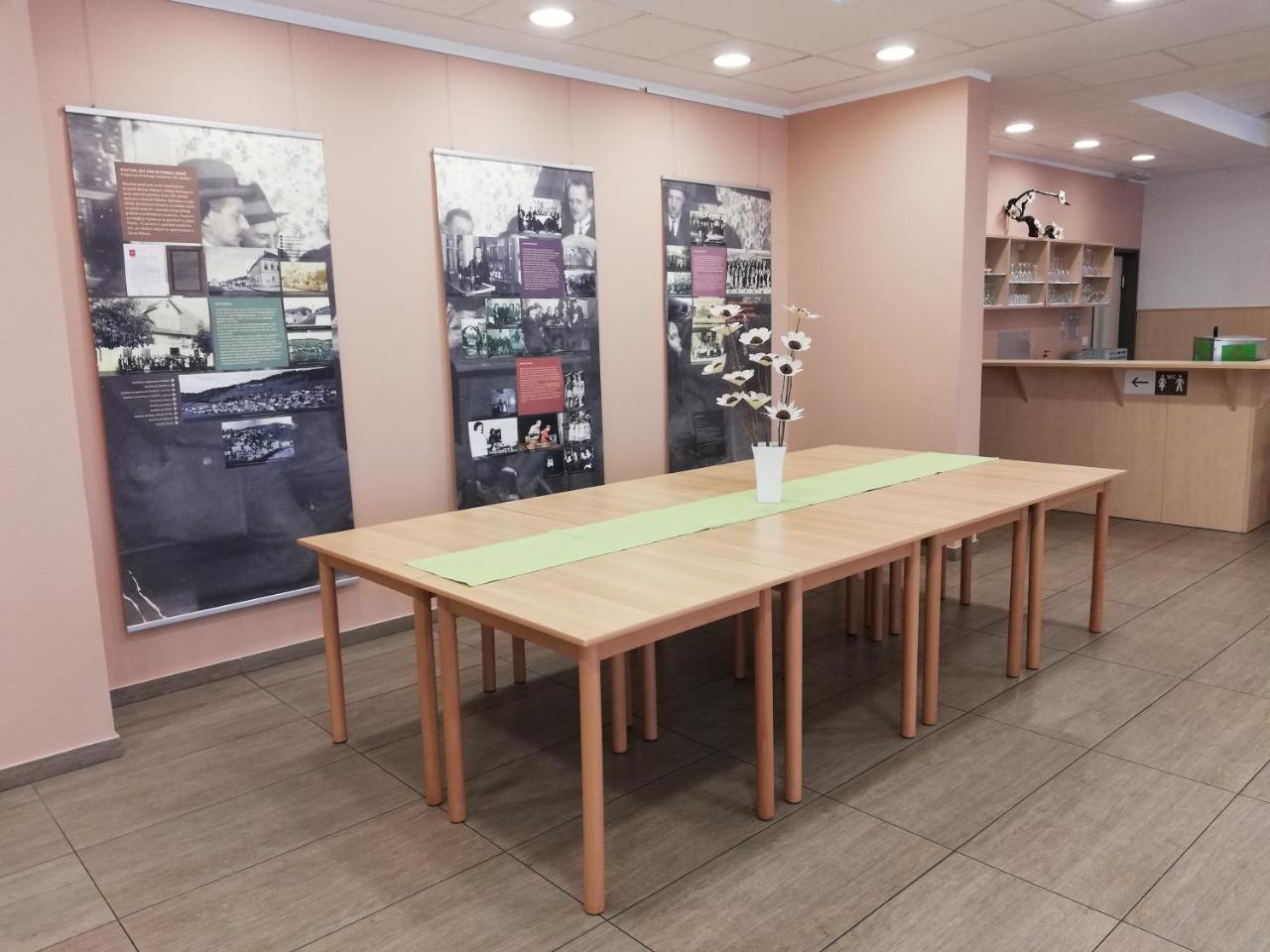 Hrib-Loski Potok Hotel Oskar מראה חיצוני תמונה
