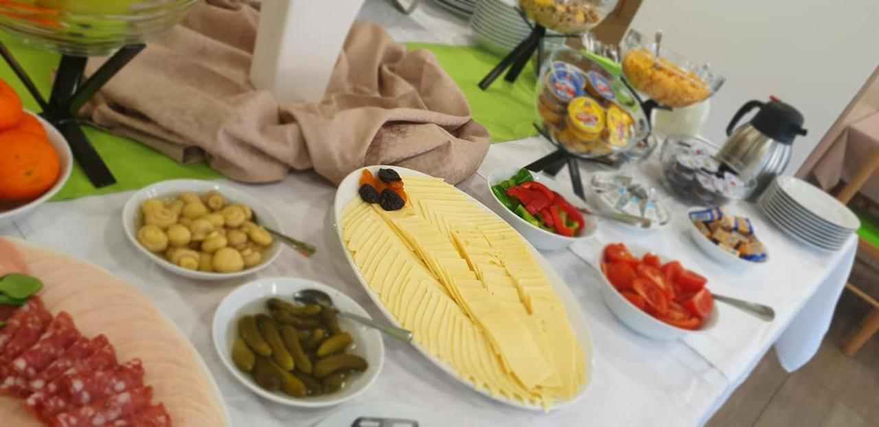 Hrib-Loski Potok Hotel Oskar מראה חיצוני תמונה