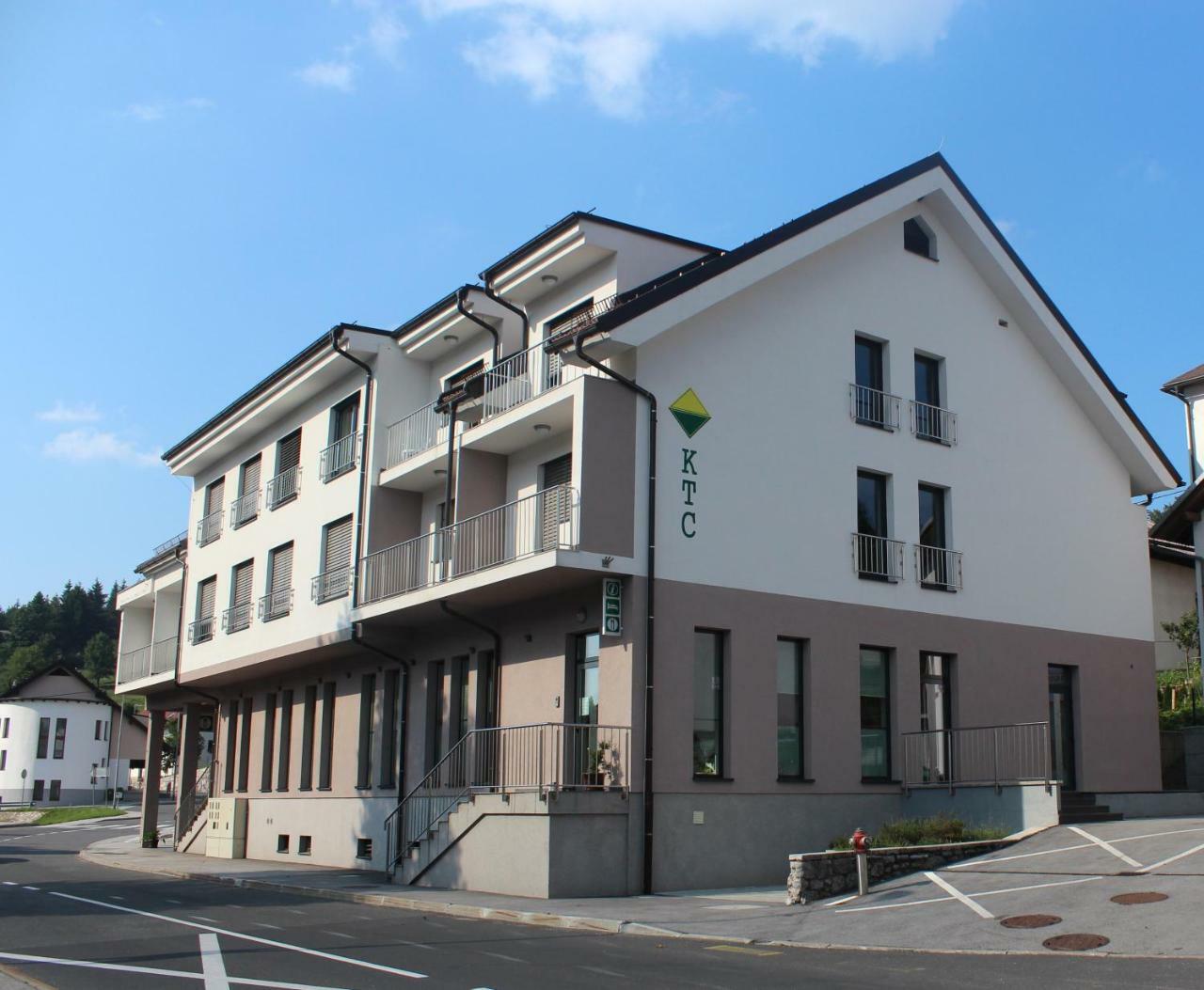 Hrib-Loski Potok Hotel Oskar מראה חיצוני תמונה